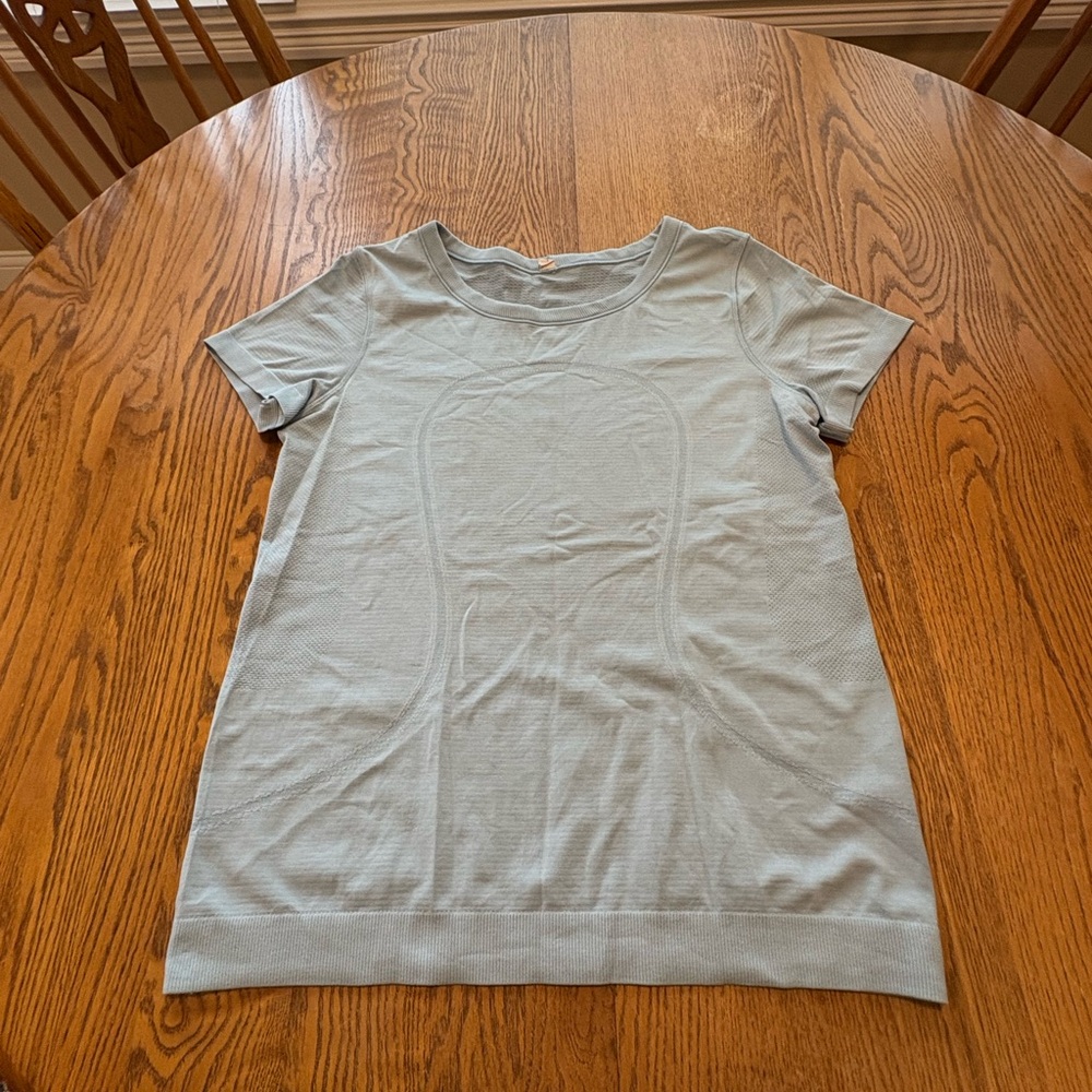 Lululemon Light Blue Swiftly Tech Tee 8 Discoloration Read - Picture 1 of 10